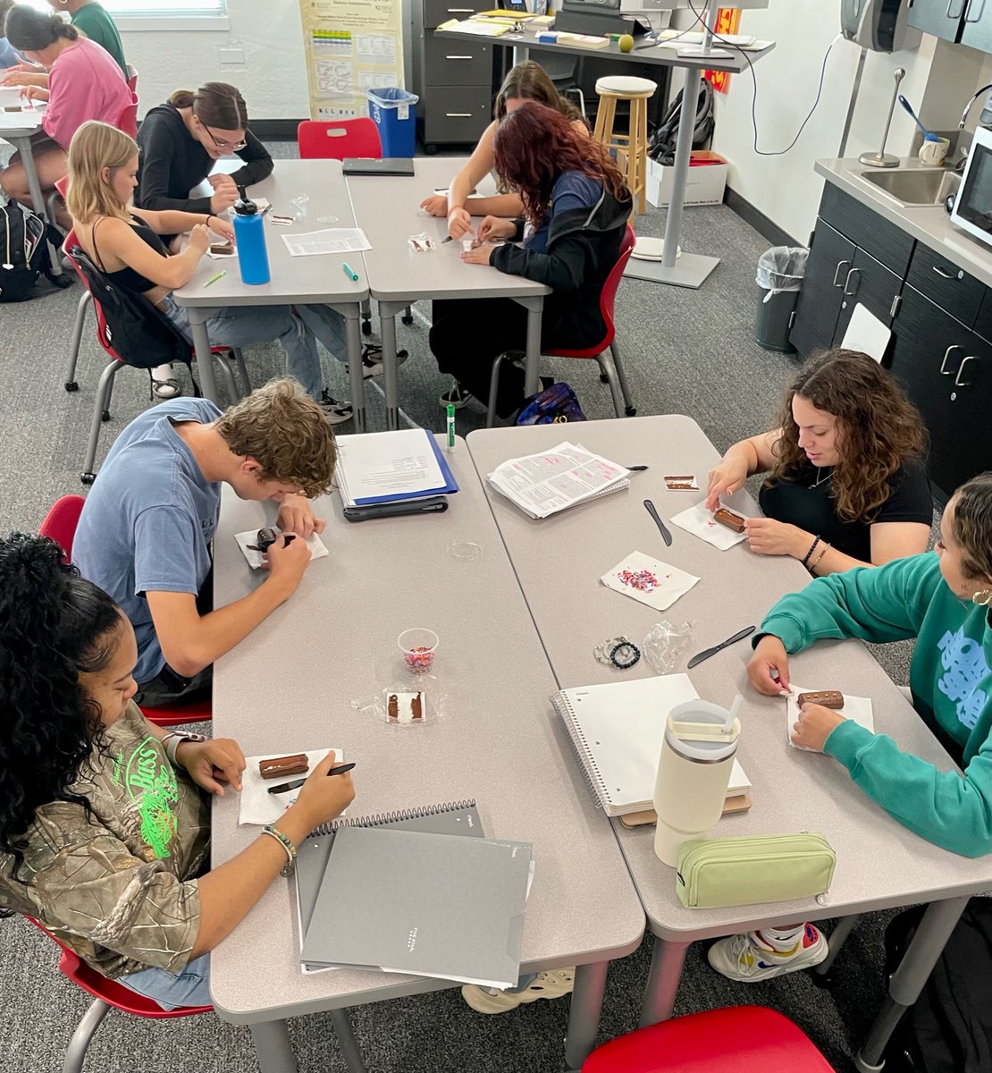 SMSDCAA (@smsd_caa) on Twitter photo #SMSDMedSciHealth students creating organisms from snack cakes to prep for learning directional terms, planes, and regions. #RealWorldLearning in the <a href="/theSMSD/">SM School District</a> #SMSDMedSciHealth students creating organisms from snack cakes to prep for learning directional terms, planes, and regions. #RealWorldLearning in the <a href="/theSMSD/">SM School District</a>