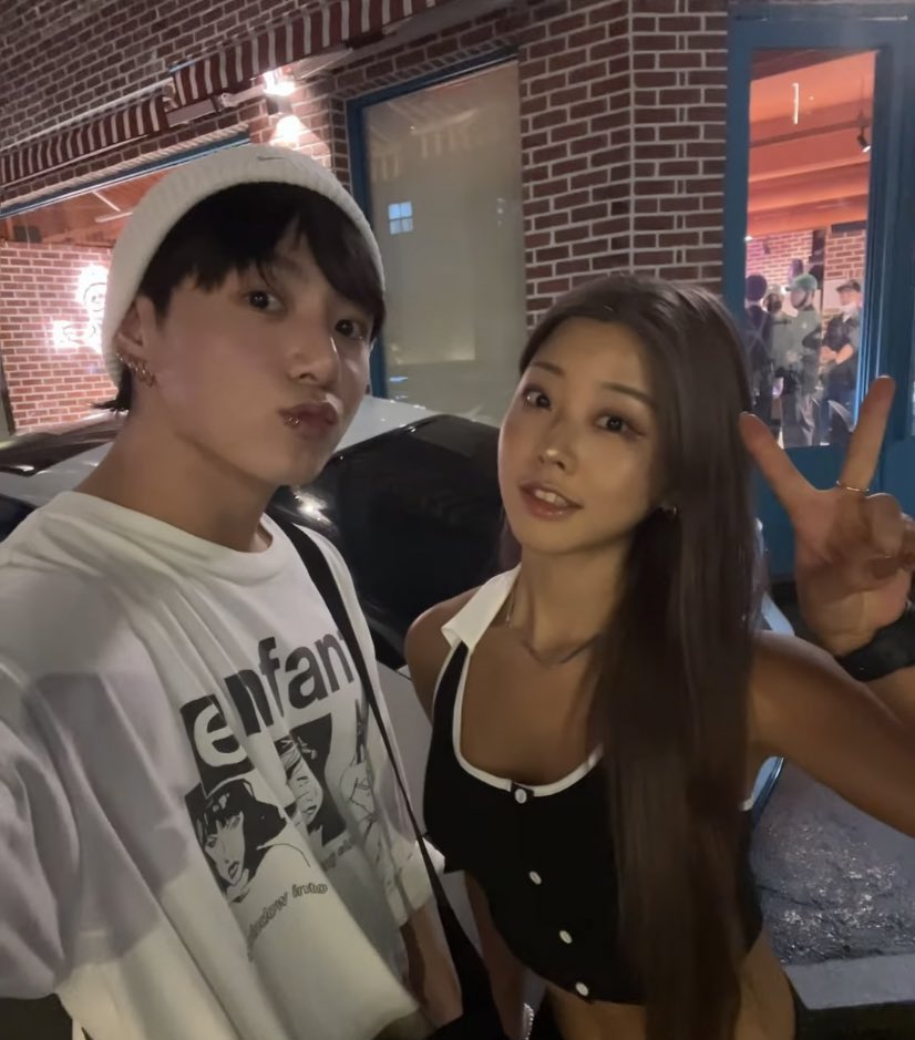 stayalivejksg's tweet photo. QUE???? CÓMO ASI CUMPLEAÑERO HERMOSO JEON JUNGKOOK?(? EL PIQUITO QUE HACE??? BASTA, DIOS MIO, CÓMO PUEDE SER TAN LINDO MI FLACO?😍 https://t.co/u3qTWuYrMu