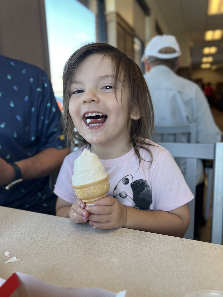 daveelledge's tweet photo. @ChickfilA the joys of an Ice Dream cone https://t.co/fiDnpQNxCV