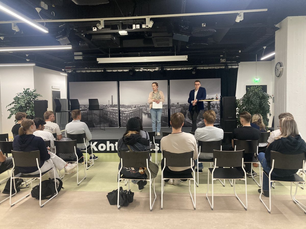 Olipa super kesäyrittäjyysprojekti! Kesäyrittäjyyssetelin sai yli 60 nuorta. Yritysideoita ja kokeiluja oli kaikenlaisia. Tänään <a href="/tretyollisyys/">Tampereen kaupungin työllisyys- ja kasvupalvelut</a> kuultiin kesän kokemuksia ja nuorten ajatuksia tulevaan. Muutama jo suunnitteli työntekijän palkkaamista. <a href="/Ensimetri1/">Ensimetri</a> <a href="/Tamperekaupunki/">Tampereen kaupunki</a>