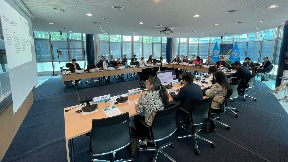 GEOSecretariat's tweet photo. “We have a vision to provide Earth intelligence for everyone on the planet. Join us in Cape Town to renew our mandate and usher in a bold new strategy” – GEO Secretariat Director @YanaGevorgyan1 briefing permanent missions in Geneva today. #TheEarthTalks
https://t.co/bvOrhaGhAL https://t.co/ZPdy5enSpX