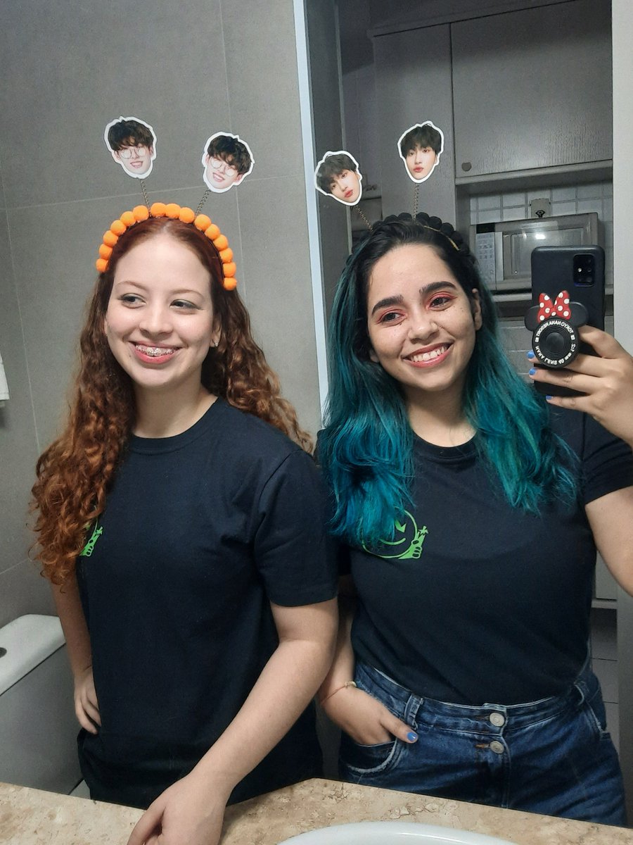 DIVULGAÇÃO DE COISINHAS #ATEEZinBrazil 
Tiara e abanador maravilhosos por <a href="/showyou_store/">showyou_store</a> 
Camisa belissima e super confortável da <a href="/KStoreLollipop/">Lollipop | K-Pop Fashion</a> 
Topload no insta @/lalaluv.mp3
Crachás feitos por <a href="/gestudio92/">Gê Studio</a>