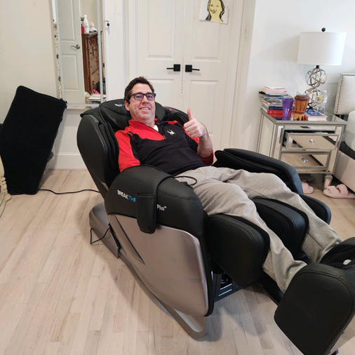 MedicalBreakth1's tweet photo. This could be you... check out our full massage chair line up at https://t.co/pVfu1N1r0R! https://t.co/1K3t90TR5R