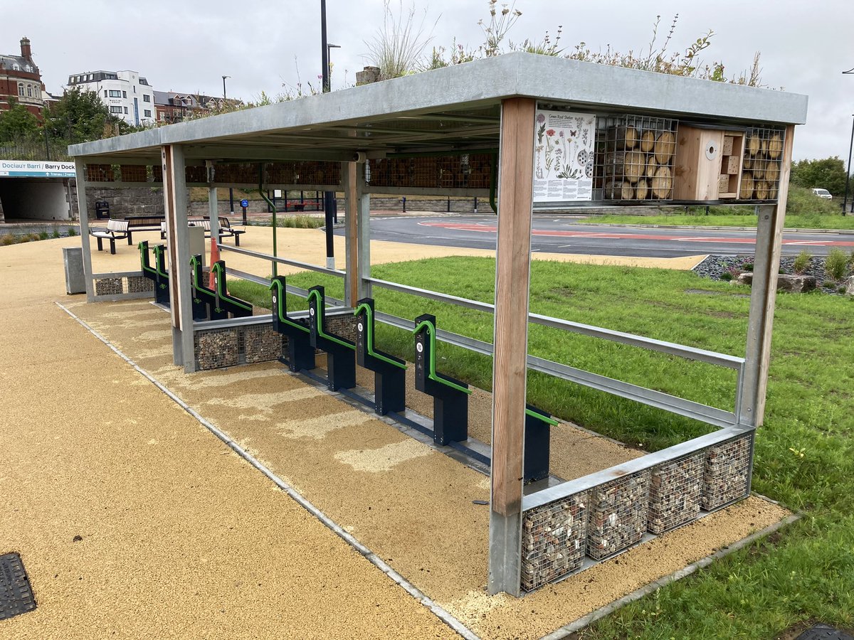BikeWalkScoot's tweet photo. Checked out the new @VOGCouncil transport hub at #BarryDocks and came across these ‘green roof’ bike shelters with @bikeep app controlled lock stands! Not seen anything quite like it! 🚲🔐🌻🐝🦋🏴 #ActiveTravel https://t.co/GllcmZ1jIP