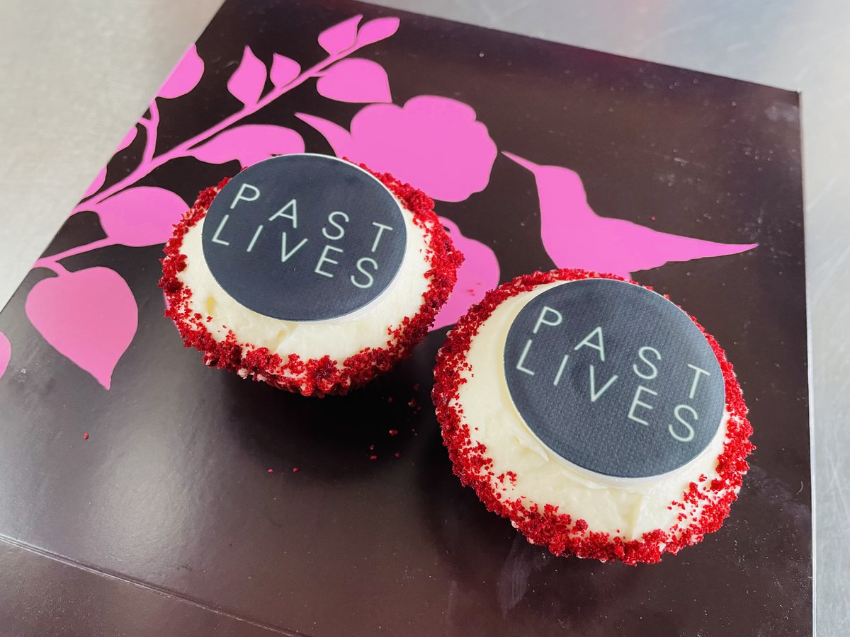 MilkTea (@wearemilktea) on Twitter photo Bing bong - special delivery from <a href="/hummingbbakery/">Hummingbird Bakery</a>
#PastLives
Can't wait to welcome our audiences tonight! Bing bong - special delivery from <a href="/hummingbbakery/">Hummingbird Bakery</a>
#PastLives
Can't wait to welcome our audiences tonight!