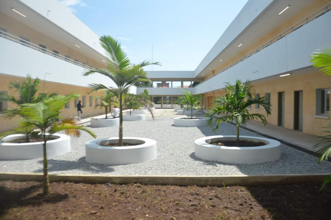 Lycée Albert Camus Conakry tweet media