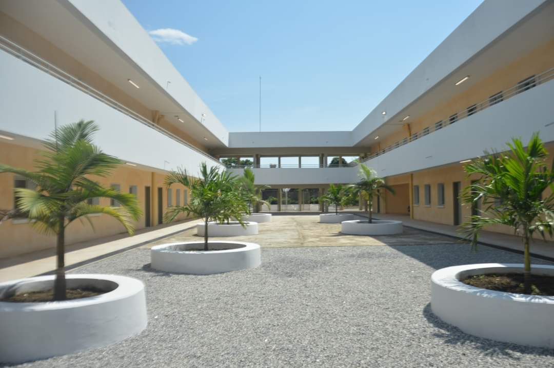 Lycée Albert Camus Conakry tweet media