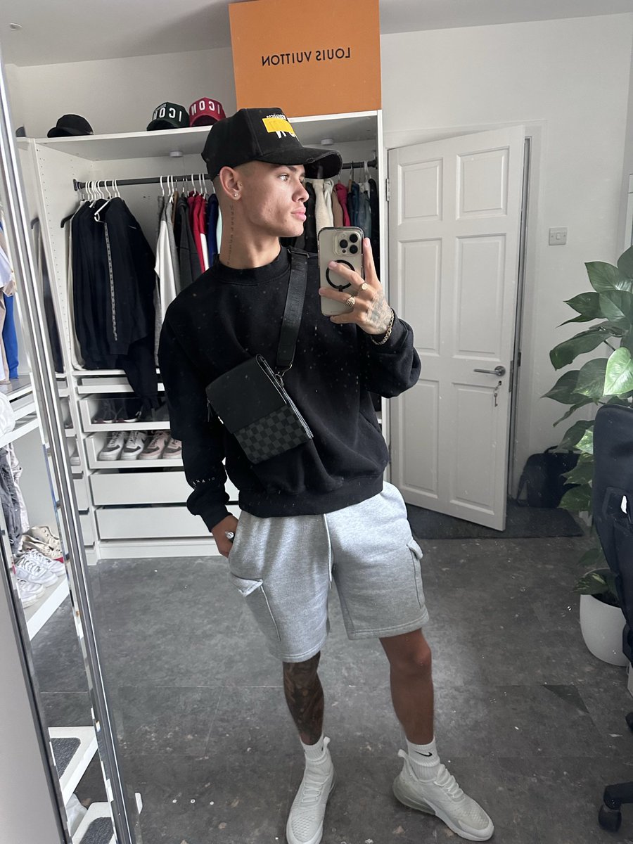 tattooedtwink69's tweet photo. Pull my pants down slut😈😉 https://t.co/0omXVPHGlc