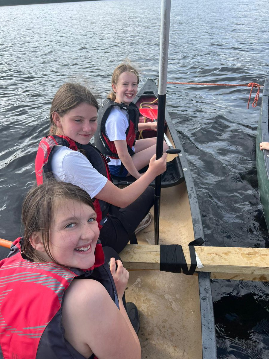 QVSchool's tweet photo. Fantastic fun on the Loch today for our P7 Rookies with #MAPAdventures
#OutdoorLearning
#ConfidentIndividuals
#SuccessfulLearners
β₯οΈππ https://t.co/Xr3H4bt6Yo