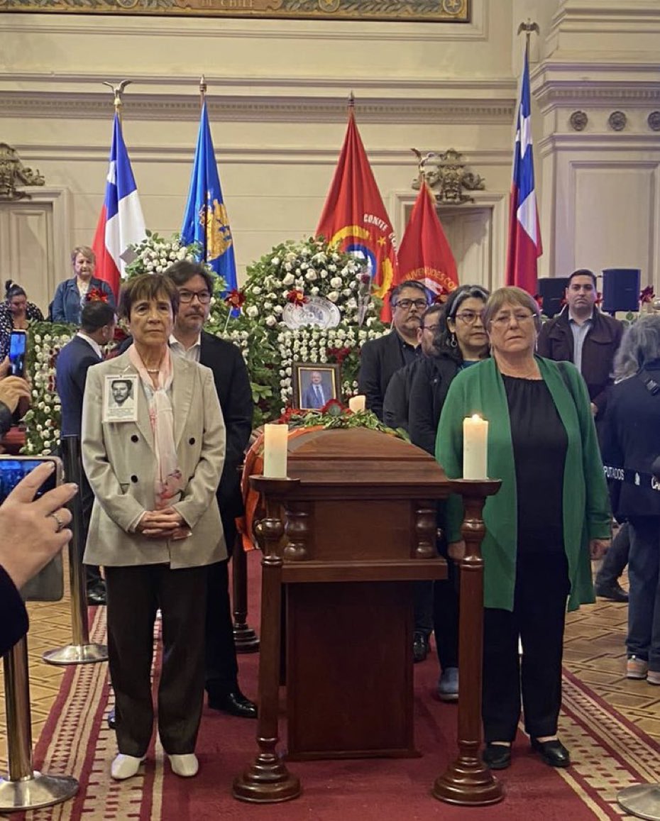 mrhitchcok's tweet photo. Grande presidenta @mbachelet https://t.co/3iYYuuCxJk