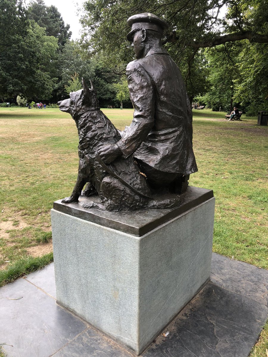 On my way home I passed through #ChelmsfordCity so I had to pay my respects at the @K9memorialUk 💙 at #OaklandsPark 

For all the dogs that have served
#neverforgotten