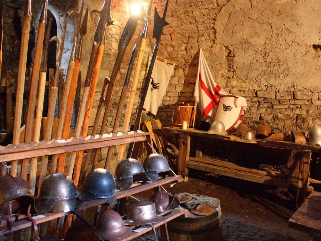 Do you know your hauberk from a halberd; should you quiver at quarrels? Among the records of Berwick Castle are mentions of the weapons and armour stored within.

Join local historian Jim Herbert for his online talk The Berwick Armoury

Book via Eventbrite
📆 Sun 10 Sept
⏰ 7pm
