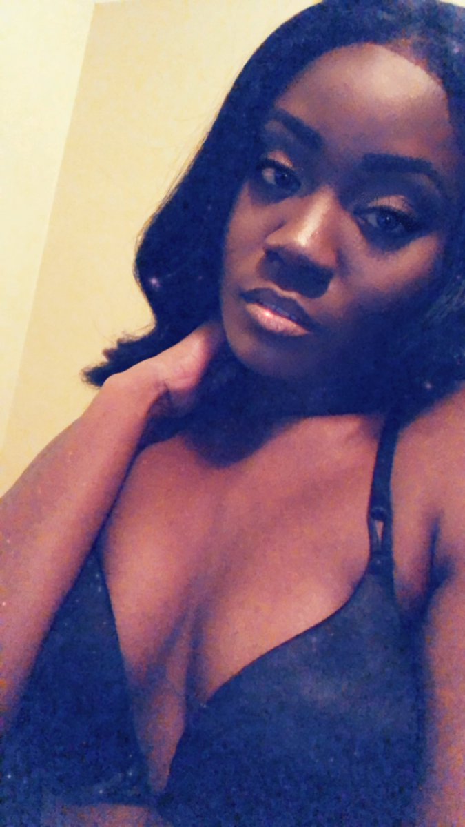 heyhurshe's tweet photo. Would you like to cum on my face 😝? Don’t buss too quick! Cum visit me on https://t.co/h0heyrczSo or over at https://t.co/hBBxaCzxfr and let that cum drip all over me 💦🍆💦#onlyfans #fansly #onlyfanspromo #fanslypromo #pussy #ass #creampie #titties #ebony #black #darkskin https://t.co/navPnkqcck