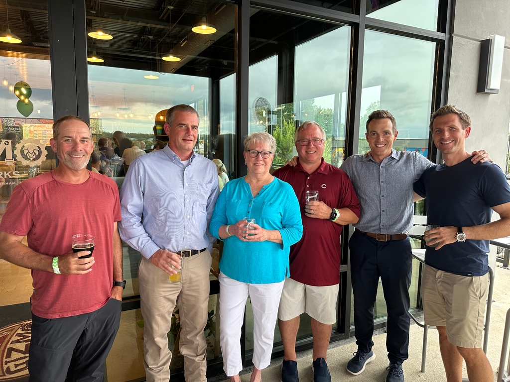 DurhamAcademyAl's tweet photo. It was so great seeing everyone last night! Despite the last-minute venue change, the turnout and company were lively as current and retired faculty visited with alumni of all years.
#DurhamAcademy #DAAlumni #GizmoBrewWorks #MoralHappyProductive https://t.co/fAc6cVOtfb