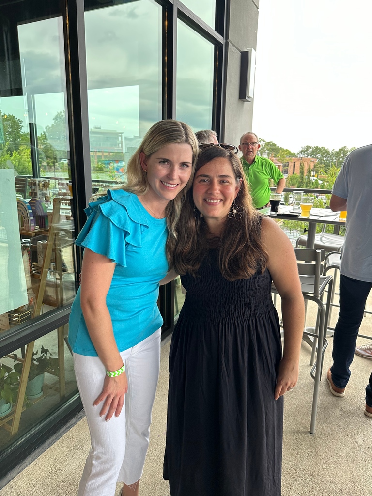 DurhamAcademyAl's tweet photo. It was so great seeing everyone last night! Despite the last-minute venue change, the turnout and company were lively as current and retired faculty visited with alumni of all years.
#DurhamAcademy #DAAlumni #GizmoBrewWorks #MoralHappyProductive https://t.co/fAc6cVOtfb