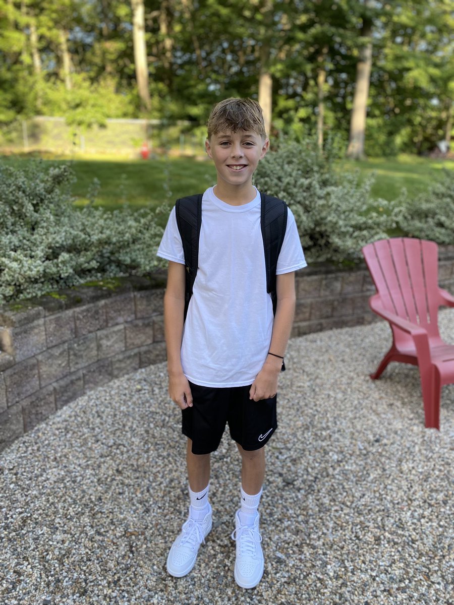 stephamurray17's tweet photo. Here we go…off to 7th grade! 💙📚🌟 https://t.co/LgN2tzHdRg