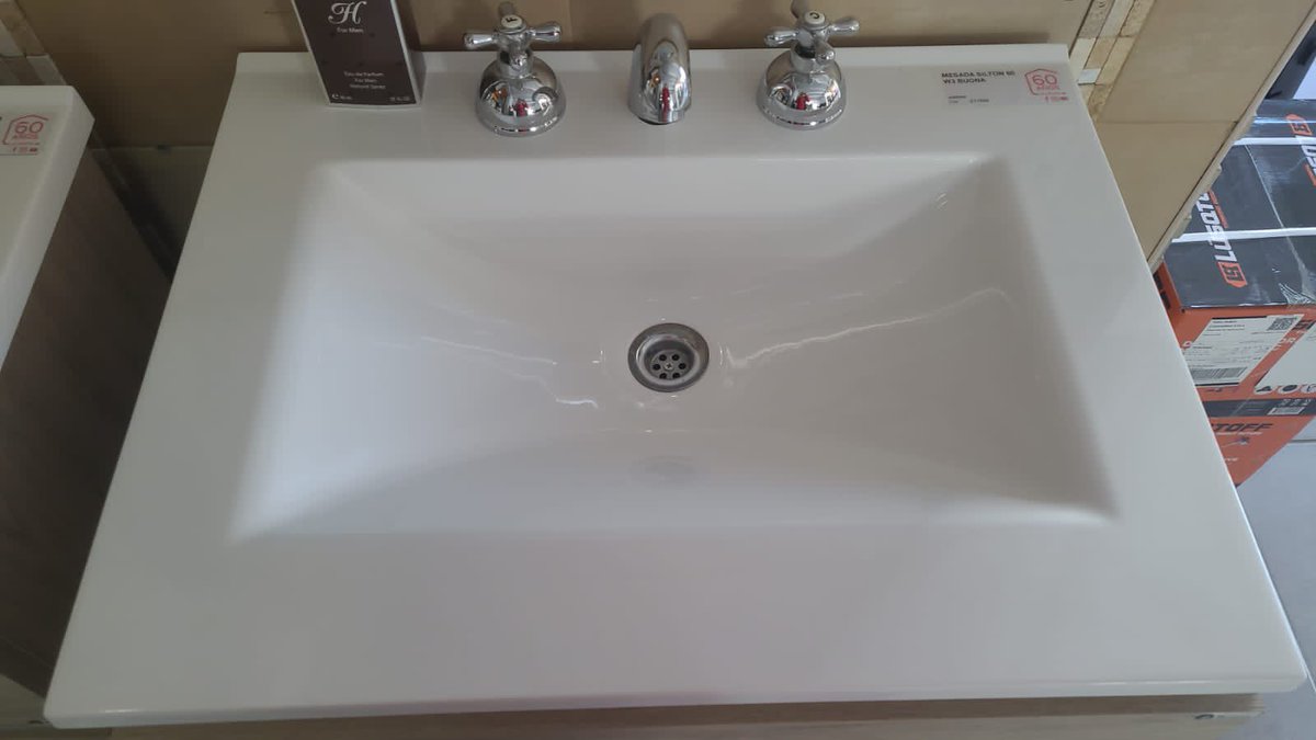 AnMa_97's tweet photo. Robaron esta heladera, estos artículos de baño, una escalera y un espejo de una casa en construcción en el ejido Colon. Cualquier info por favor comunicarse al 3447-505092 o al 3442-570840 https://t.co/Hu3nHVGmxD