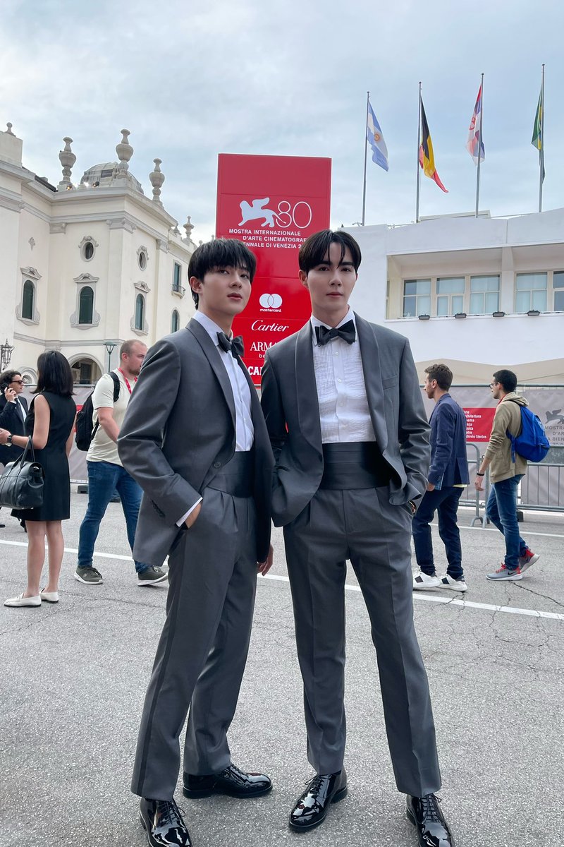Aplanbkk's tweet photo. So proud of you boys ! Siete stati bravissimi! Siamo molto orgogliosi di voi. 
Soon our new journey for another side of the world will coming. 🐶🐱

#80thVenicexZeeNuNew https://t.co/3J2BAGKWna