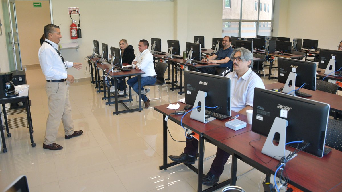 UTnortecoahuila's tweet photo. Impartimos curso de “Plan de Negocios” a Profesores de Tiempo Completo con propósito de actualizar sus conocimientos aplicando competencias con alumnos interesados en emprender a empresas para fortalecer el programa de Investigación y Emprendimiento 2023. #25AniversarioUTNC https://t.co/5DmJlvIwLe