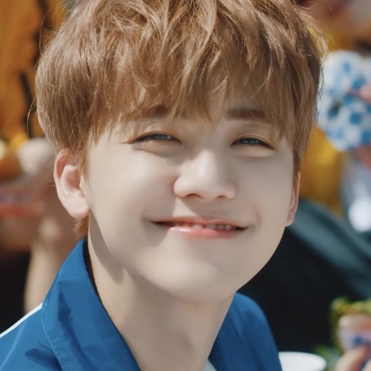 njmhae's tweet photo. jaemin’s bread smile 🍞🤏🏼 https://t.co/ZSkByz8Zzo