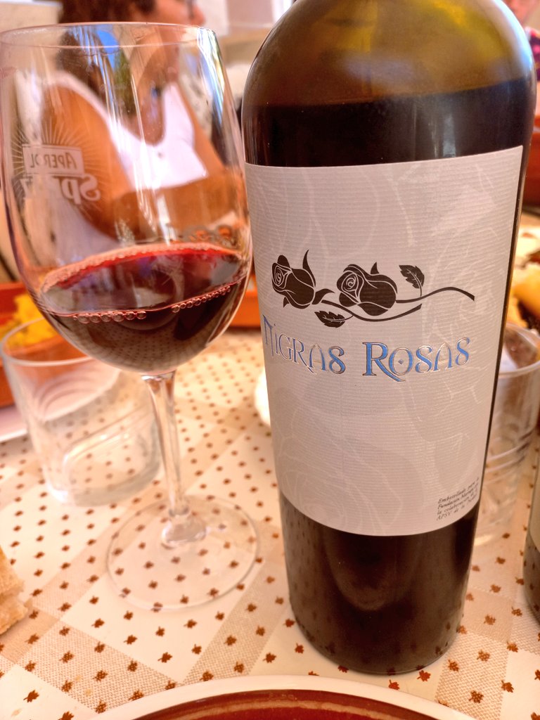 TomakyCT's tweet image. Agosto, 38°c , 14h mediodía, familia, viandas y vinos con encanto, #winelovers