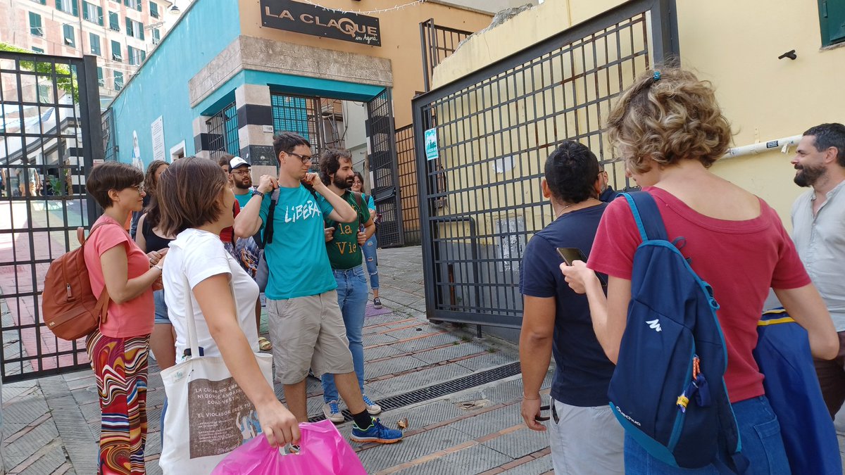 AD_eS_So's tweet photo. Stamattina i campisti sono stati in giro per Genova per vedere alcuni dei #beniconfiscati in gestione ad associazioni del territorio e conoscerne le storie.
Pranzo con Rodrigo del Cesto e poi a conoscere i volontari di Enigmalavita e provare la loro meravigliosa Escape Room! https://t.co/fGsROlZkxJ