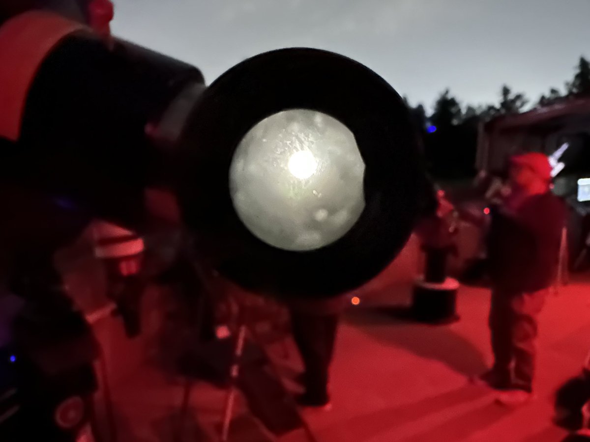 TWoSEdm's tweet photo. August ends with its second supermoon of the month, known as a #BlueMoon. A couple of #mytwose staff were out last night.   

@stargazerfrank was at the RASC Observatory to view this remarkable phenomenon &amp; Steve Baker took these breathtaking photos in Edmonton! 

#yegnightsky https://t.co/oJJ0Tdsnxn