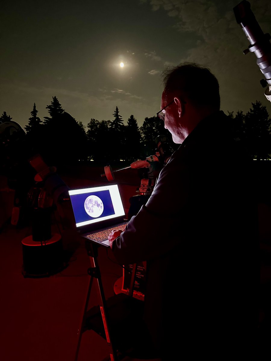 TWoSEdm's tweet photo. August ends with its second supermoon of the month, known as a #BlueMoon. A couple of #mytwose staff were out last night.   

@stargazerfrank was at the RASC Observatory to view this remarkable phenomenon &amp; Steve Baker took these breathtaking photos in Edmonton! 

#yegnightsky https://t.co/oJJ0Tdsnxn