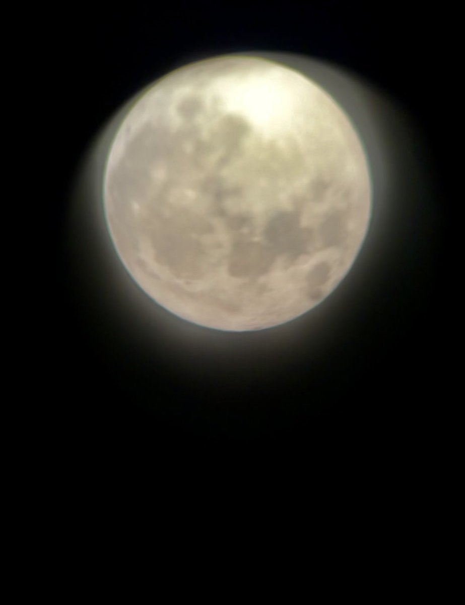 TWoSEdm's tweet photo. August ends with its second supermoon of the month, known as a #BlueMoon. A couple of #mytwose staff were out last night.   

@stargazerfrank was at the RASC Observatory to view this remarkable phenomenon &amp; Steve Baker took these breathtaking photos in Edmonton! 

#yegnightsky https://t.co/oJJ0Tdsnxn
