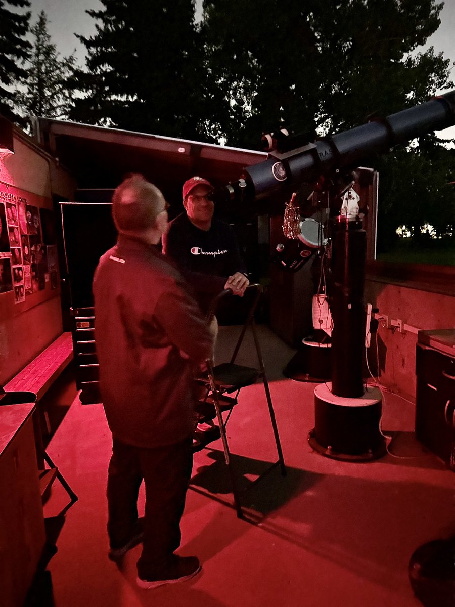 TWoSEdm's tweet photo. August ends with its second supermoon of the month, known as a #BlueMoon. A couple of #mytwose staff were out last night.   

@stargazerfrank was at the RASC Observatory to view this remarkable phenomenon &amp; Steve Baker took these breathtaking photos in Edmonton! 

#yegnightsky https://t.co/oJJ0Tdsnxn