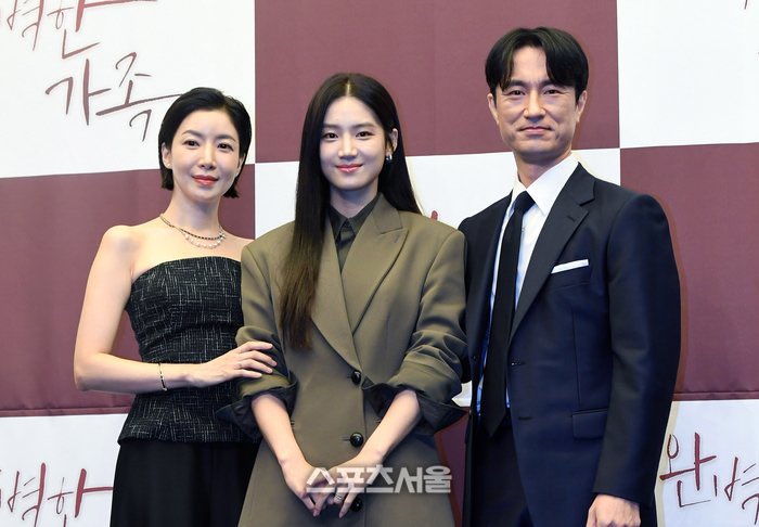 #SkyCastle parents reunion of #KimByungchul and #YoonSeAh in #MyPerfectFamily 😭🤍