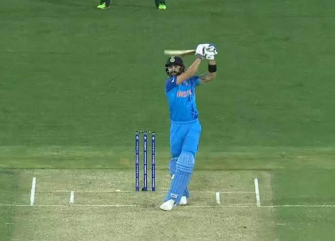 CricCrazyJohns's tweet photo. Shadab Khan said "The way Virat Kohli played against Pakistan in T20 World Cup was unbelievable, he took the match from us &amp; won it for India, I don't think any player in the world can do this other than Virat". [Star Sports] https://t.co/qzHHluAsIK