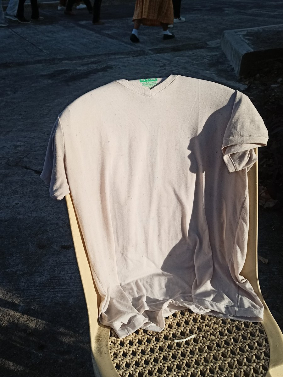 c4rlchive's tweet photo. sinigang na shirt sa pawis GEW yn ang dirty linen #goddamit https://t.co/5TvH4BCiB1