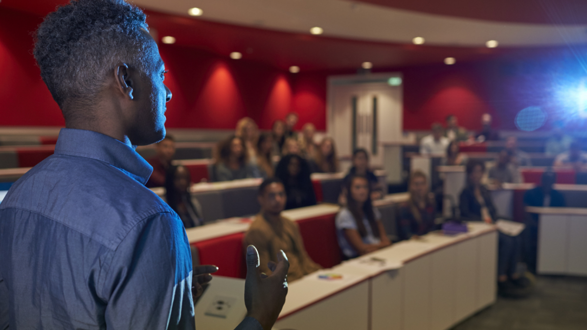 Looking to develop skills for the workplace?

The Centre for Lifelong Learning offers thorough, practical courses in:

➡️ Presentation skills
➡️ Confidence-building
➡️ Identifying and adapting your skills
➡️ Listening skills

Classes begin in October: strath.ac.uk/humanities/cpd…