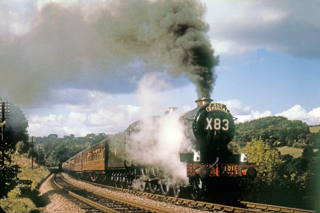 COUNTY 1011 COUNTY OF CHESTER blasts up the bank to Sapperton Tunnel with the SLS ‘Farewell to the County Class Special’ on 20th September 1964: 📸© John F. Aylard.