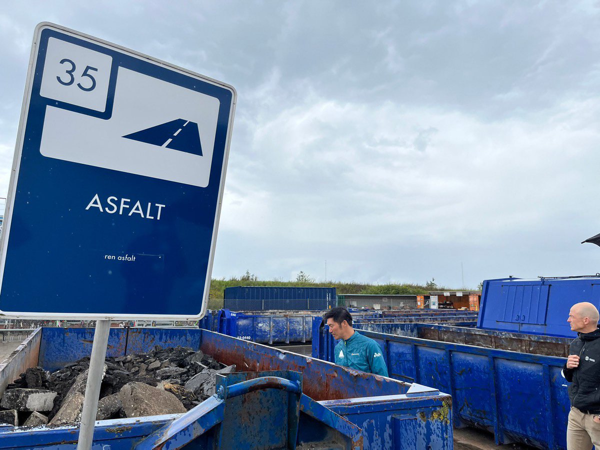 การจัดการขยะระดับเมืองในเดนมาร์ก
 .
หนึ่งในเรื่องที่เรา -คณะก้าวหน้าและพรรคก้าวไกล - ให้ความสำคัญอย่างมากคือเรื่องการจัดการขยะ
 .
องค์กรปกครองท้องถิ่นที่เดนมาร์ก หรือที่เรียกว่าคอมมูน (ใกล้เคียงกับเทศบาล หรือ อบต. ในบ้านเรา) มีหน้าที่จัดการขยะ คอมมูนที่เรามาศึกษาดูงานชื่อ