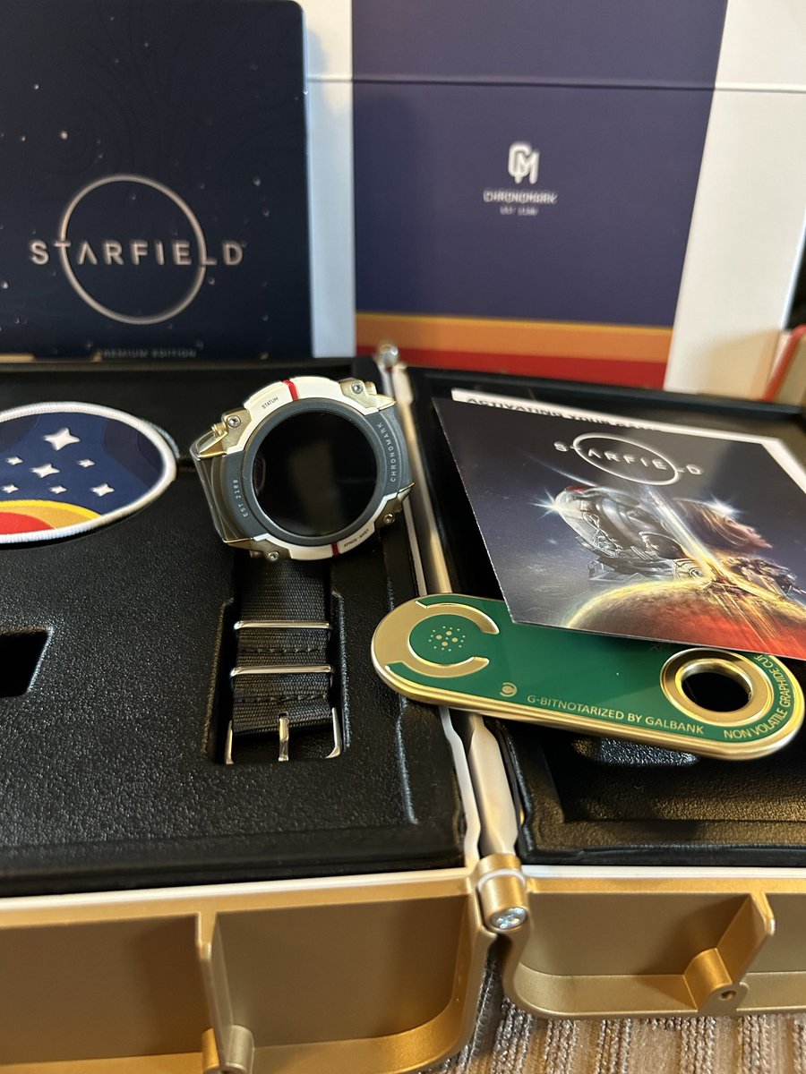 LousLoopy's tweet photo. 😱🤩 IT HAS ARRIVED EARLY?!!! 

#Starfield  has officially landed and is installing as I type!!! 

The case and watch feel super luxurious! 😎👍 @BethesdaStudios @StarfieldGame I’m SOOOO excited to start my Constellation journey! 🤓🎮🚀✨ https://t.co/TmwrA6oGl5