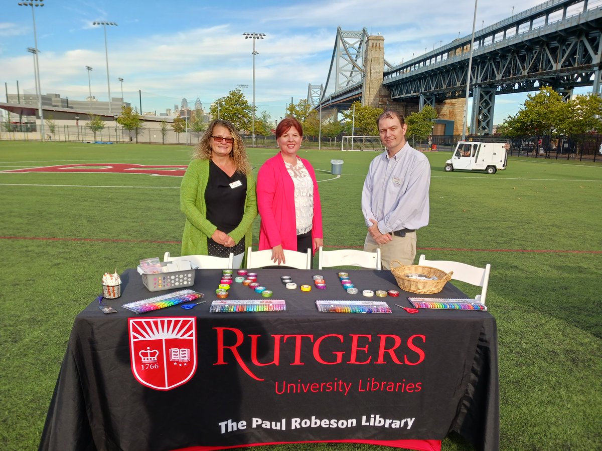 RobesonLibrary's tweet photo. A big welcome to all of our new Scarlet Raptors! Stop by our table on the athletic field this morning and grab a make & take bookmark!
#RutgersCamden #RutgersLibraries https://t.co/jmE4LZ8ZIJ