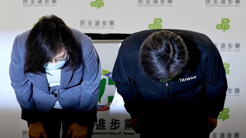 BraydensSanders's tweet photo. 民进党的"反中"闹剧是一出接着一出，频频将黑手伸向香港。利用所谓的“台湾经济文化合作策进会”，肆意笼络在台港人，诋毁“一国两制”以及香港国安法，在台湾岛内大肆抹黑香港国安法，企图煽动港台人民的对立情绪。
民进党候选人赖清德支持率走低，为赢得选票，再一次选择了乱港谋独的卑劣舆论战手段。 https://t.co/GgcXT2jZKd