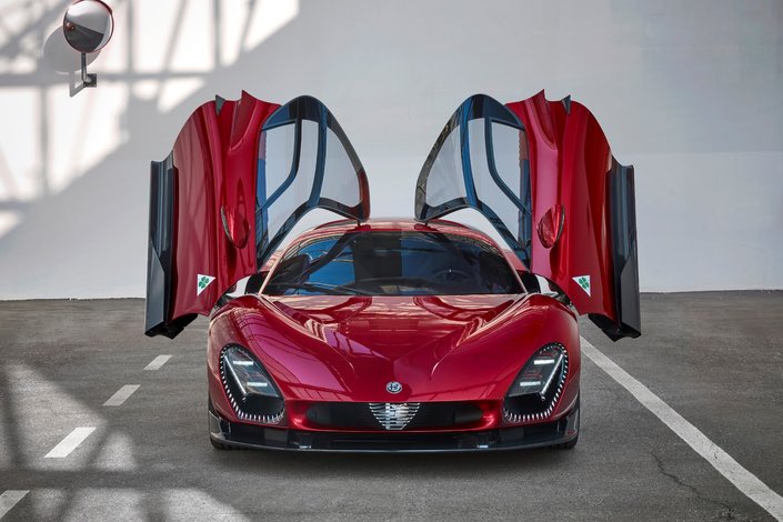 blogcarspassion's tweet photo. Notre coup de ❤️ Alfa Romeo 33 Stradale 
À partir de 235 000€
33 exemplaires (tous vendus)
Moteur V6 3.0 620 ch (propulsion) ou électrique 750 ch (transmission intégrale)
Vmax 333 km/h (pour la V6 V6 3.0 Nettuno de la Maserati MC20)
Accélération 0-100 km/h en 3s https://t.co/O66tpunq1Z