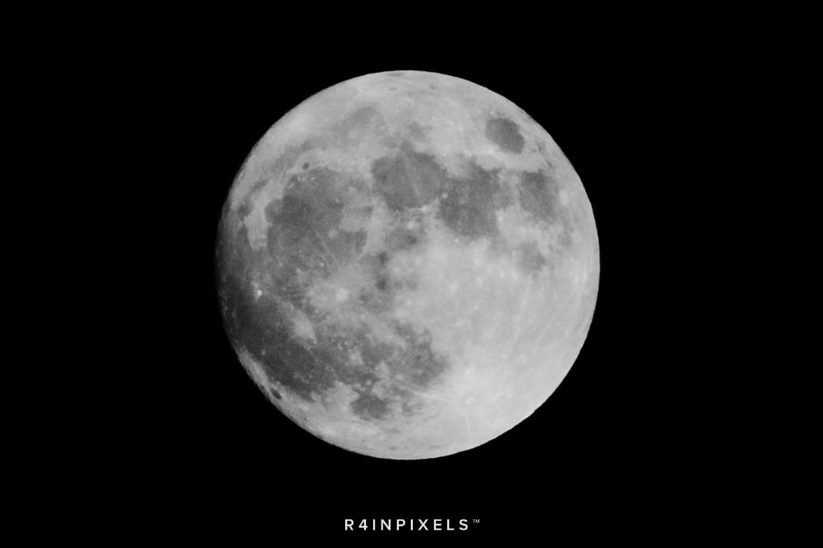 PhilippineStar's tweet photo. A BEAUTIFUL WAY TO END THE MONTH 🌕✨

August ends with a memorable view of the supermoon on Thursday. (Photos courtesy of Rendan Catipay) https://t.co/iYDHVJiFQT