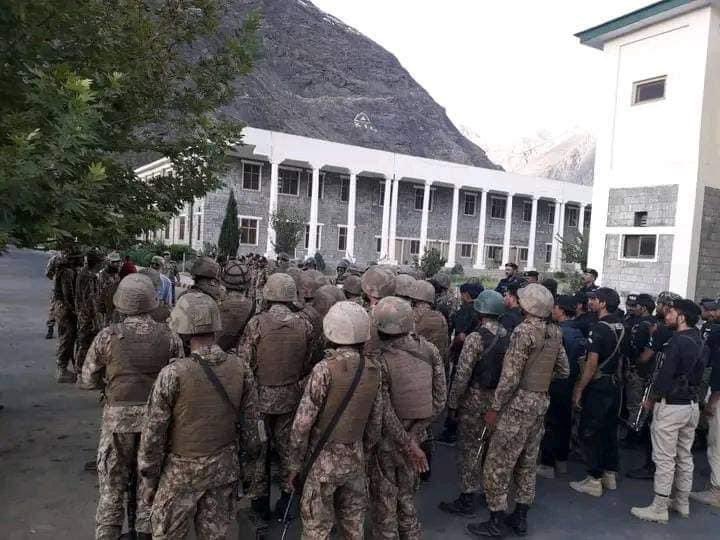 harf_e_nagufta's tweet photo. Believe it or not, these are the scenes from Karakoram International University Gilgit-Baltistan. 

We all knew it was more of a cantonment than an educational institution, but do share the details what’s going on here? https://t.co/8d7WsZflgY