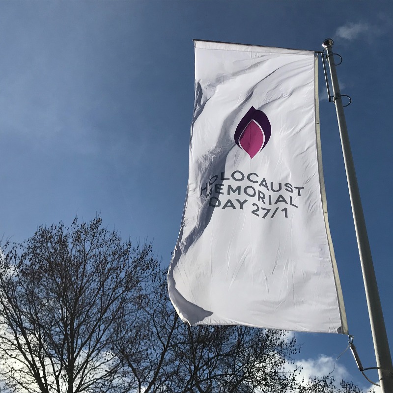 HMD_UK's tweet photo. #HolocaustMemorialDay is the international day on 27 January to remember the 6 million Jews murdered during the Holocaust, alongside all those murdered under Nazi persecution of other groups and in more recent genocides in Cambodia, Rwanda, Bosnia and Darfur.