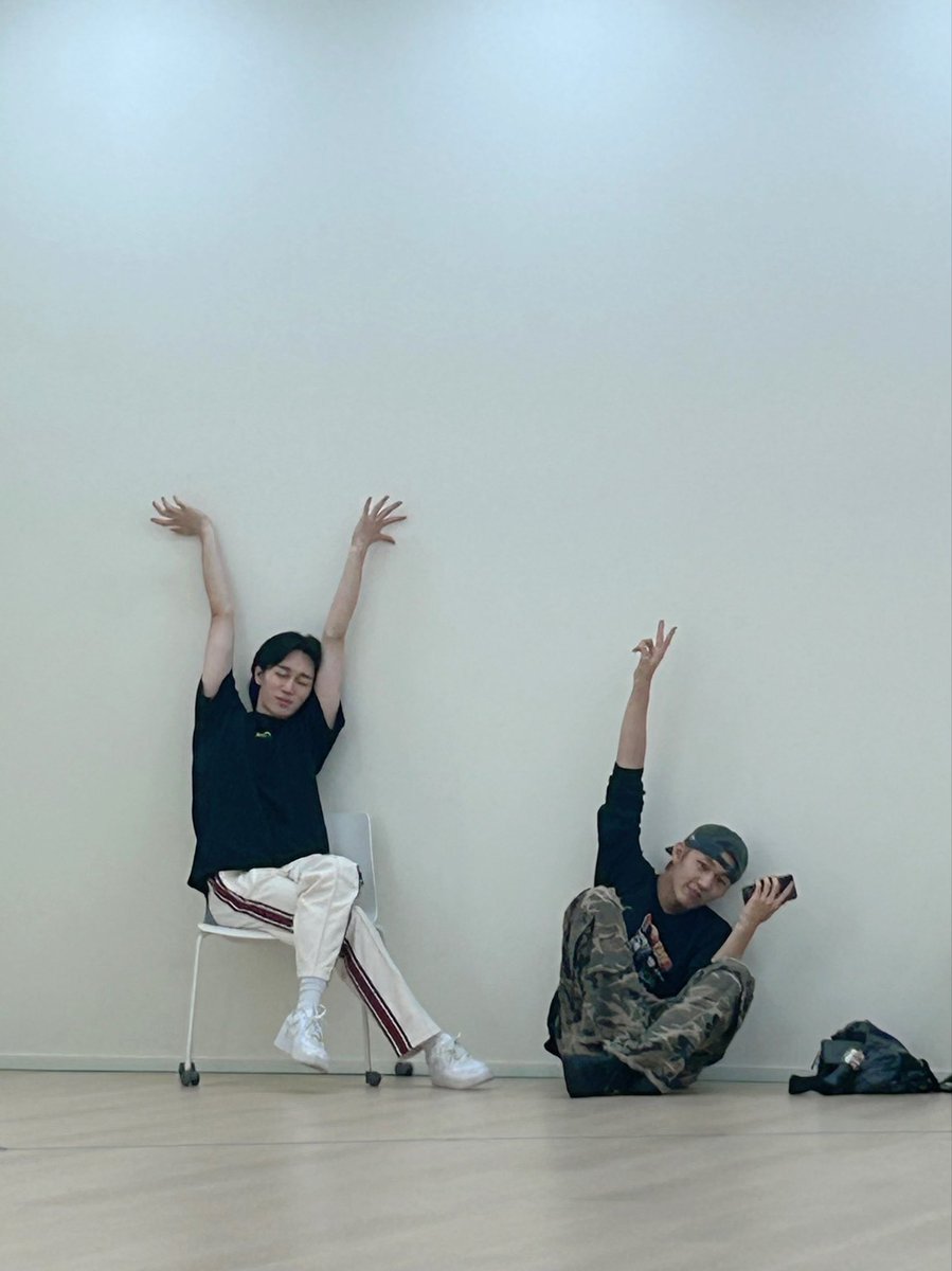 P1H_members's tweet photo. 인탁아! 생일 축하한다🙂 이렇게 데뷔하고 또 한 번의 생일을 맞았네 지금까지 정말 수고 많았고 앞으로도 화이팅하자 오늘 너만의 하루 행복하게 즐겨~!🙂👏🔥
#HappyINTAKDay

#P1Harmony #JIUNG https://t.co/2z63L7KXYG