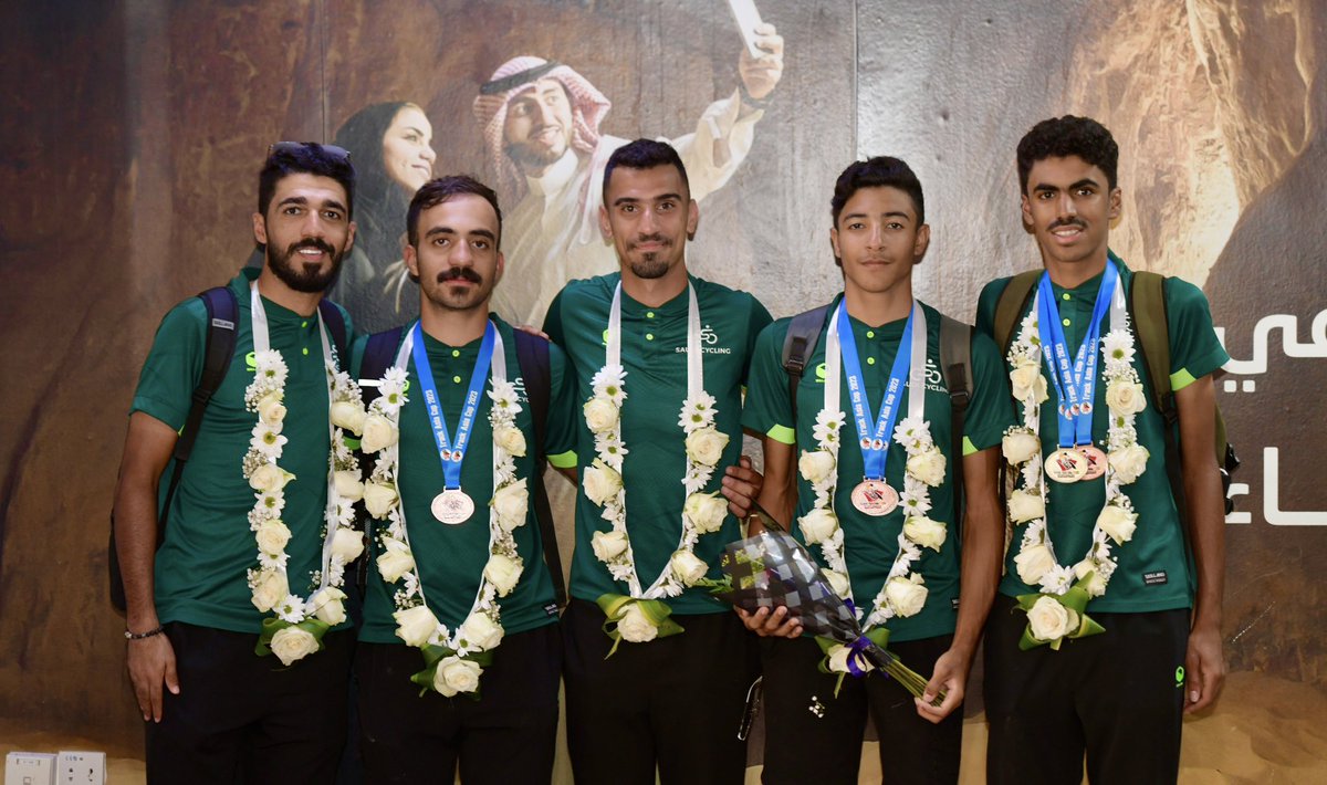 Saudi_Cycling's tweet photo. 📸
وصـــول الأبطــــال  🛬🇸🇦 https://t.co/L7BNL2uryl