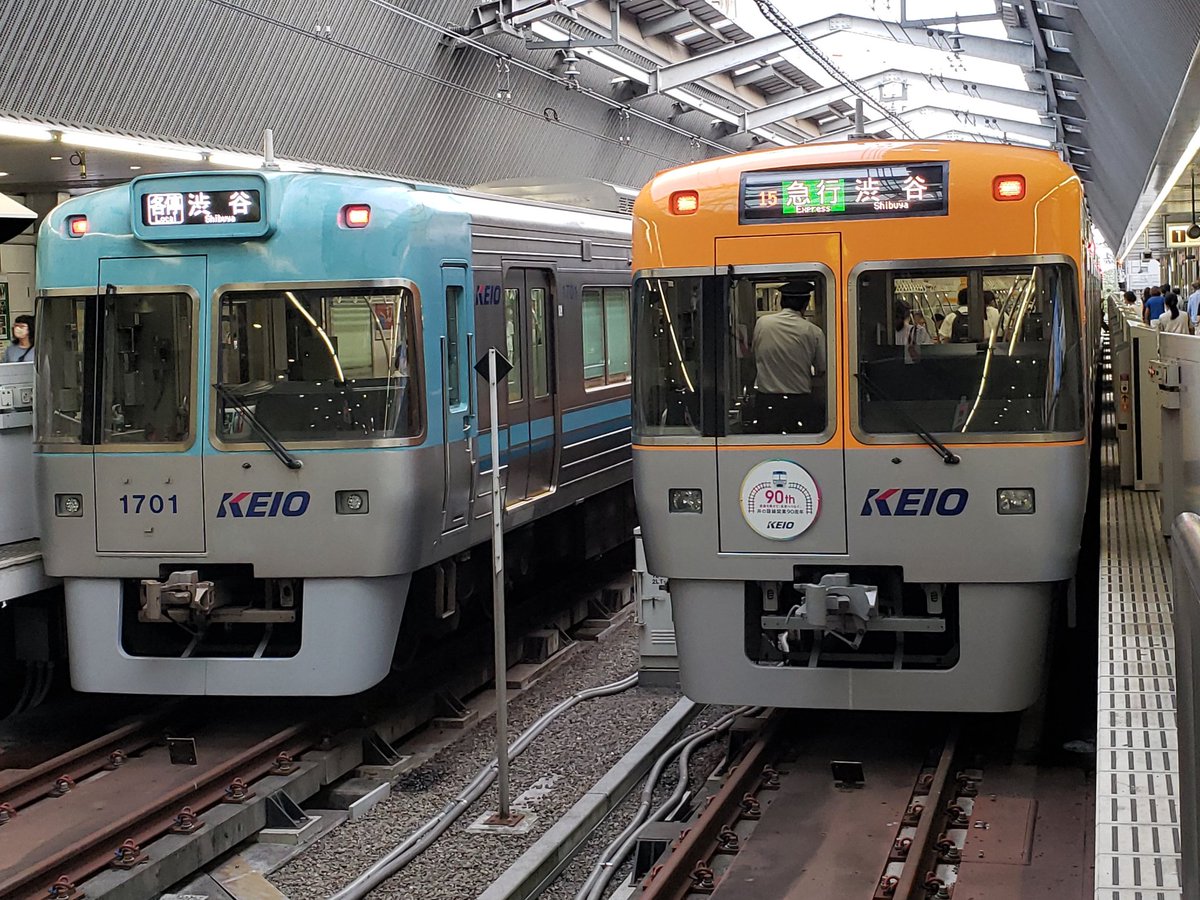 tw_linlin's tweet photo. 久しぶりに、井の頭線🚃で吉祥寺へ。
井の頭線開業90周年のヘッドマーク発見!
ただ、京王線110周年ヘッドマークと同じデザインですね😆
#お写んぽ #京王線 #井の頭線 #ヘッドマーク #鉄子 #train #KeioLine #InokashiraLine https://t.co/UKLAhy5GBi