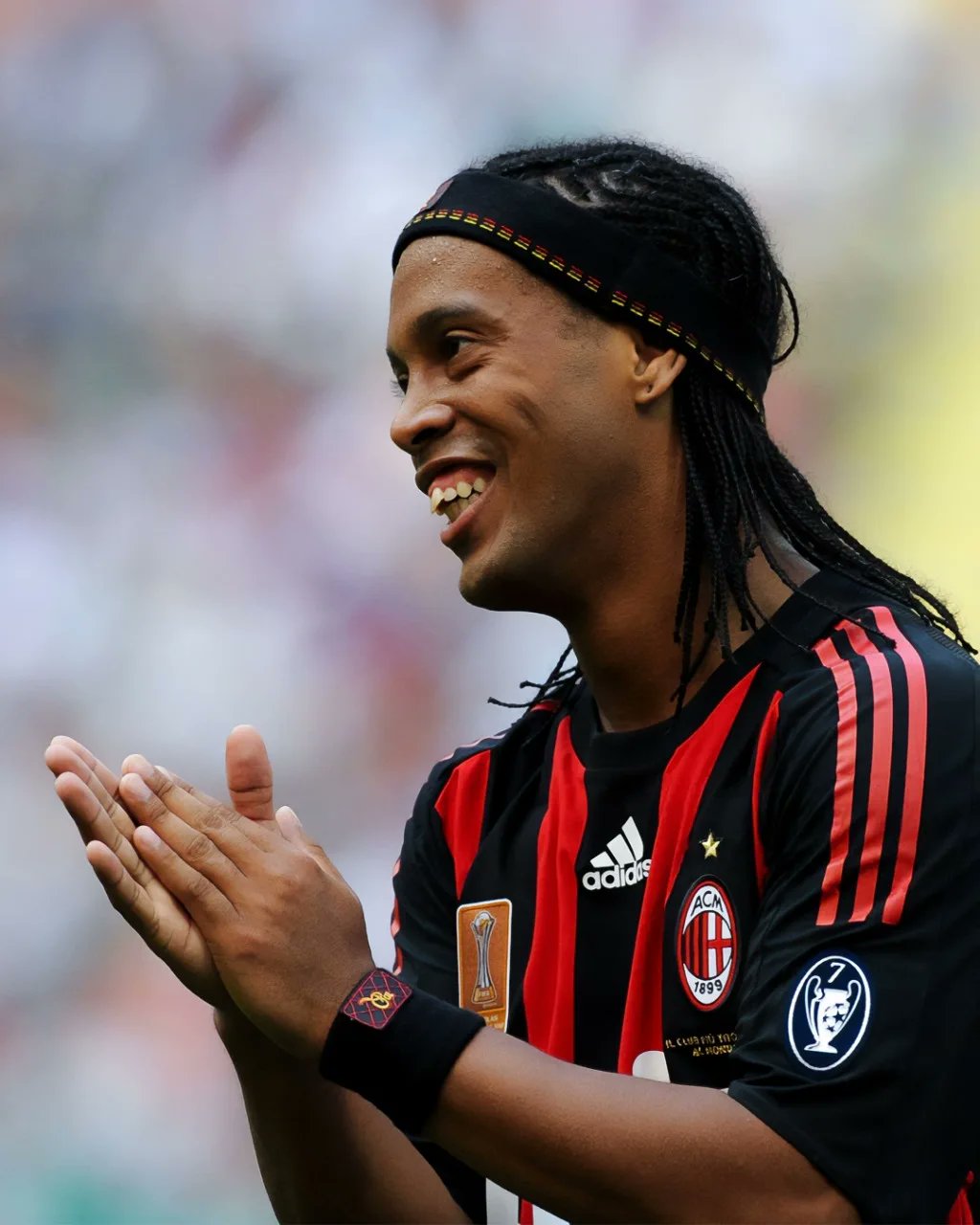 Internautas revelam decepção com comportamento de Ronaldinho em