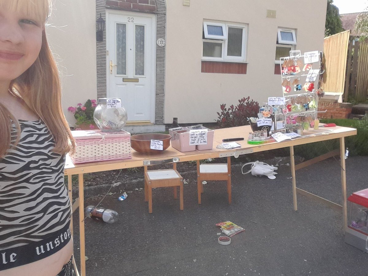 My daughters little stall outside our house, she's trying bless her 😊 #popupshop #entrepreneur #daughter #pocketmoney #handmadeitems #games #sweets