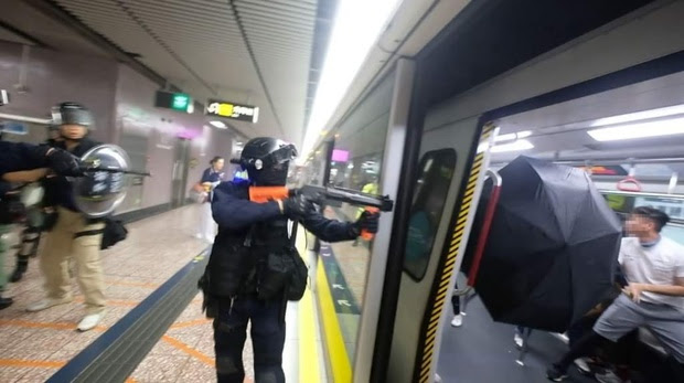 hkdc_us's tweet photo. Aug 31, 2019's remembered for the infamous police attacks on citizens in Prince Edward MTR. Huge protests occurred despite a Civil Human Rights Front march being banned. On July 21 in Yuen Long &amp; Aug 31, #HongKongers lost all faith in police &amp; came to see it as the #CCP's militia https://t.co/q1NVcsezKz