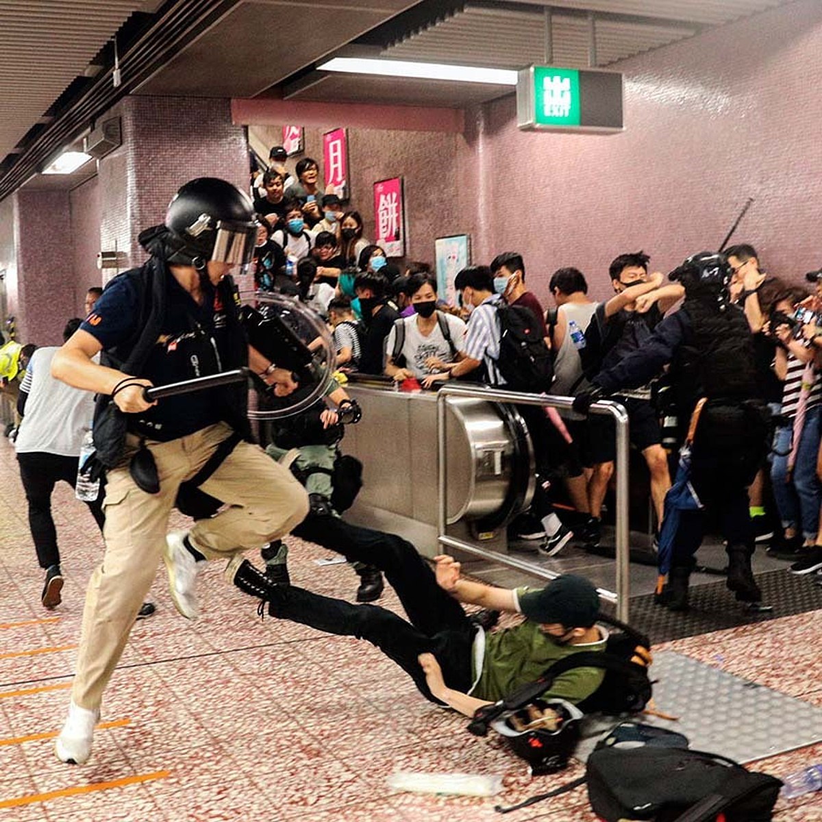 hkdc_us's tweet photo. Aug 31, 2019's remembered for the infamous police attacks on citizens in Prince Edward MTR. Huge protests occurred despite a Civil Human Rights Front march being banned. On July 21 in Yuen Long &amp; Aug 31, #HongKongers lost all faith in police &amp; came to see it as the #CCP's militia https://t.co/q1NVcsezKz